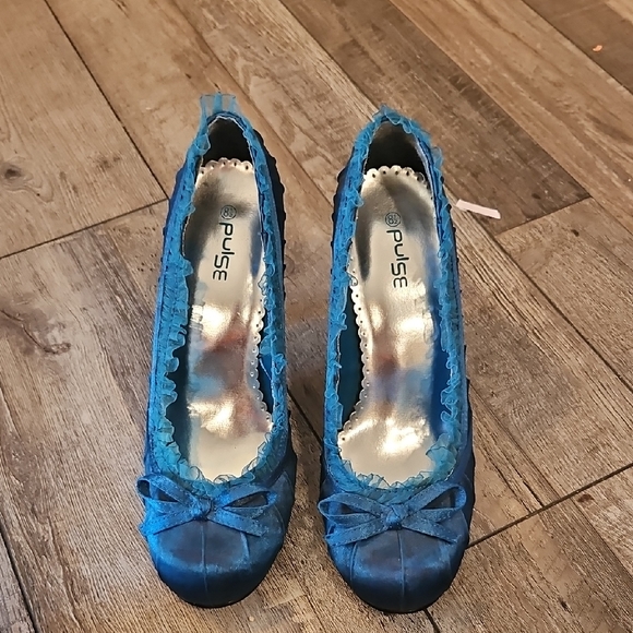 Pulse Teal Lace Heels with Bow - Picture 1 of 7